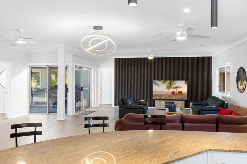 Suitable for Large Groups - Near Beach - Family Friendly House in Central Coast