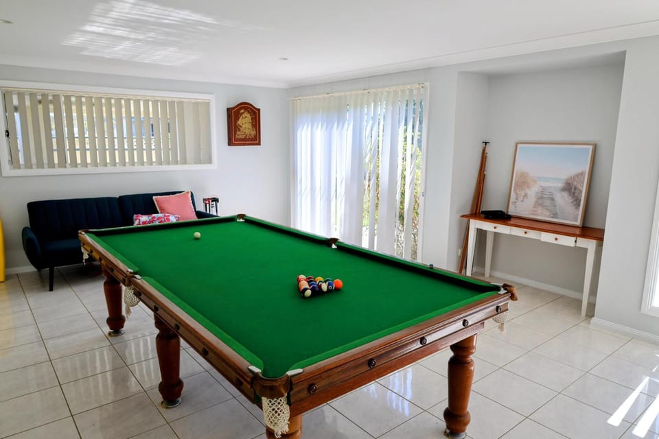 Billiard, Game Room