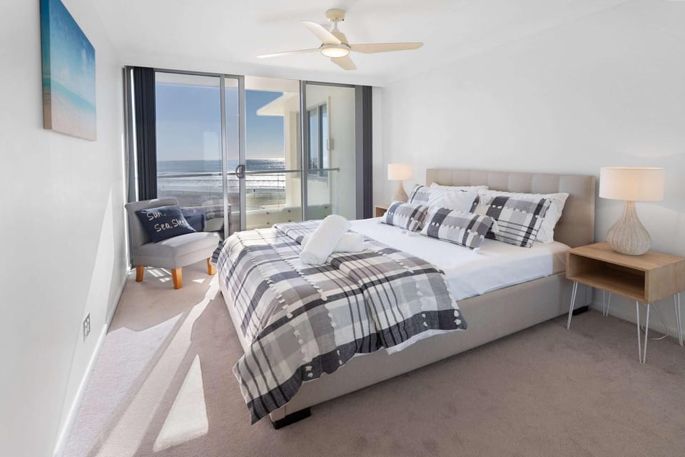 Beachfront on Berkeley Hosted by Gold Coast Holiday Stays Apartment in Surfers Paradise