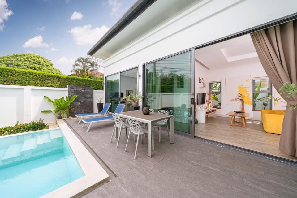 Patio, Garden, Balcony/Terrace, Garden view, Pool view, Swimming pool, sunbed