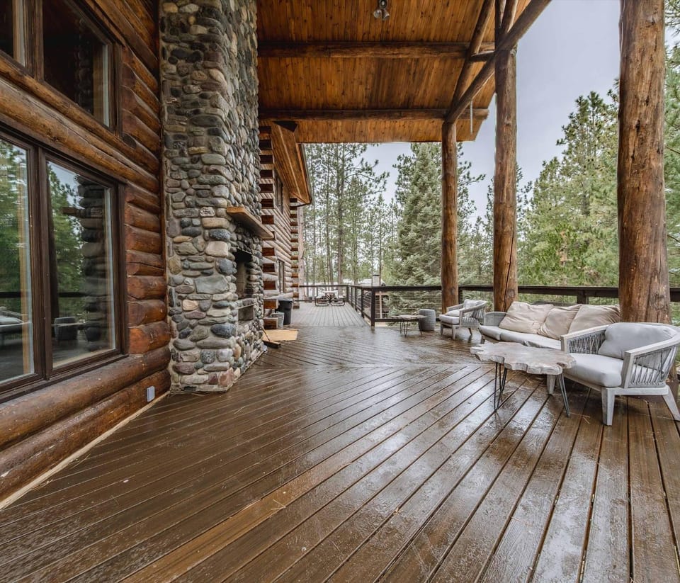 Wilderness Club Lodge For 25 House in Idaho
