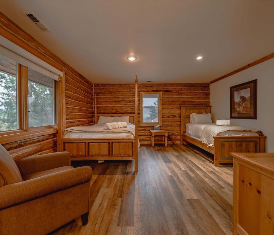 Wilderness Club Lodge For 25 House in Idaho