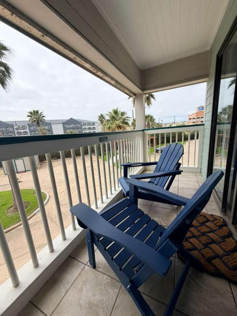 Luxury Beach front Condo Apartment in Galveston Island