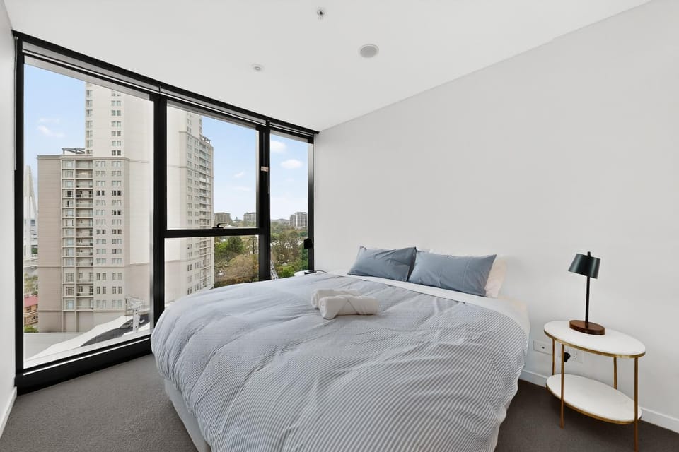 Bed, View (from property/room), View (from property/room), Bedroom, City view, City view, wardrobe