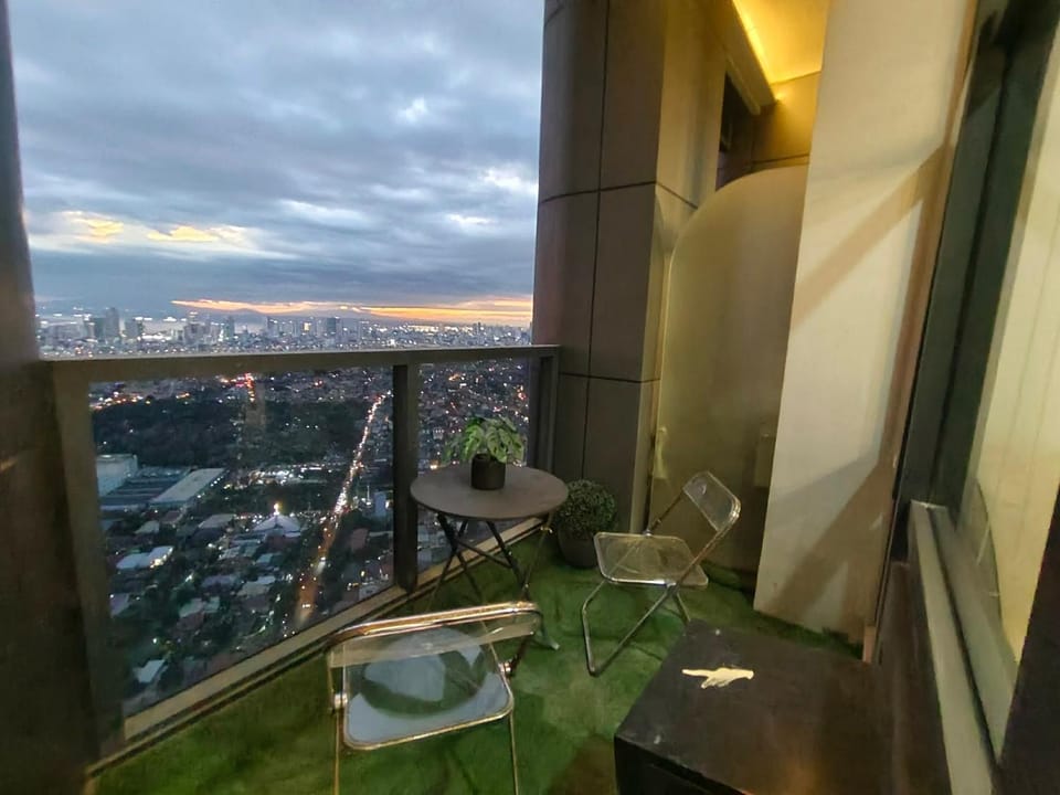 1 BR Loft type Apartment in Makati