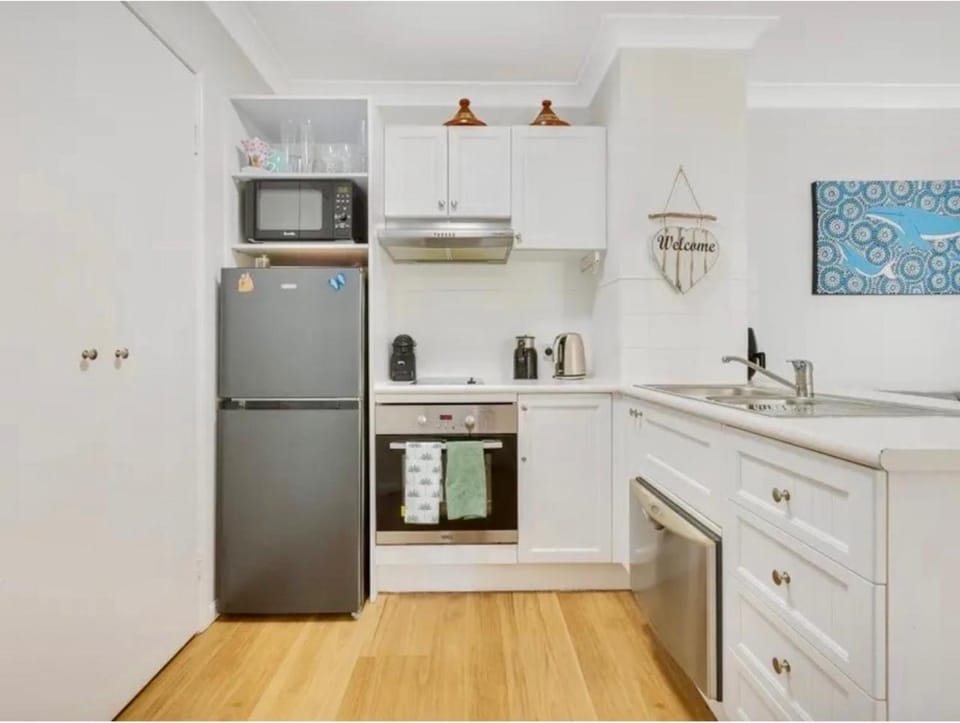 House 4-bed 2-bath Caboolture South House in Caboolture