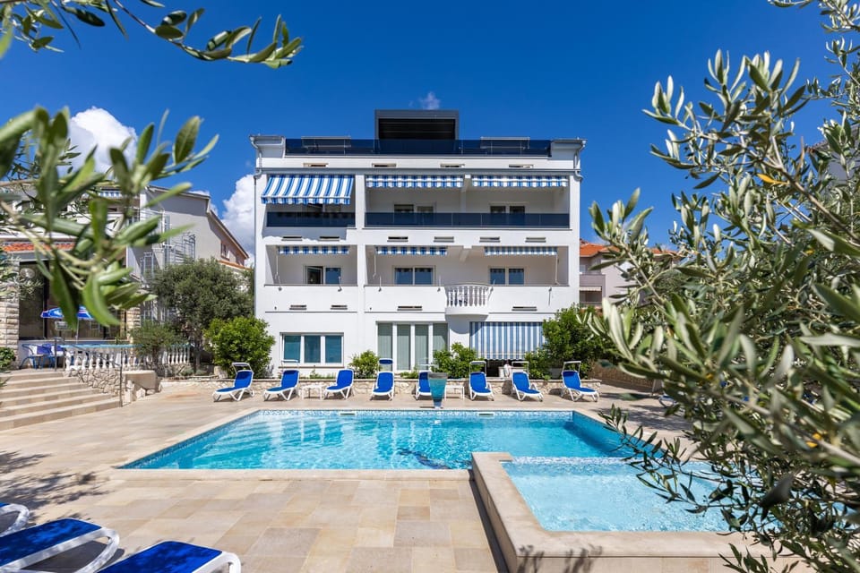 Property building, Swimming pool