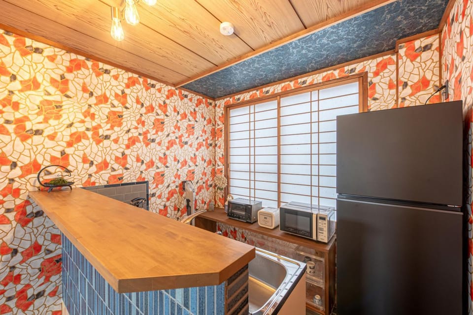 Kitchen or kitchenette, microwave, toaster, kitchen