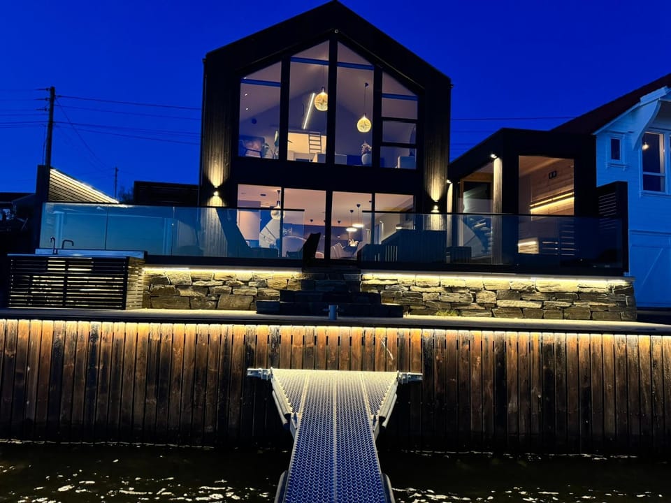 OceanView Karmoy Jacuzzi, Sauna & Sea Views House in Rogaland