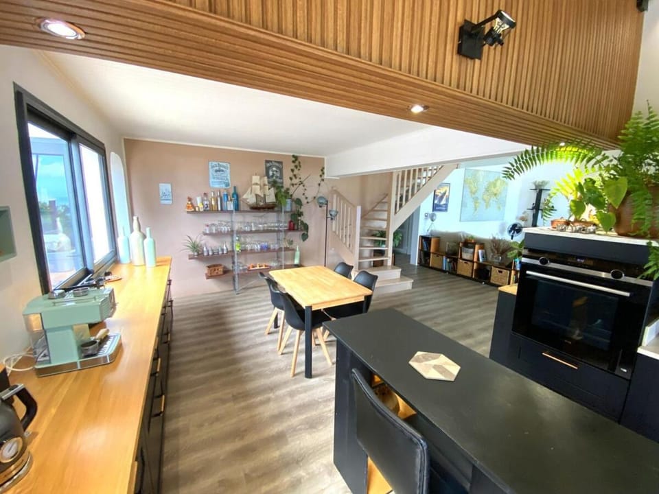 Living room, Meals