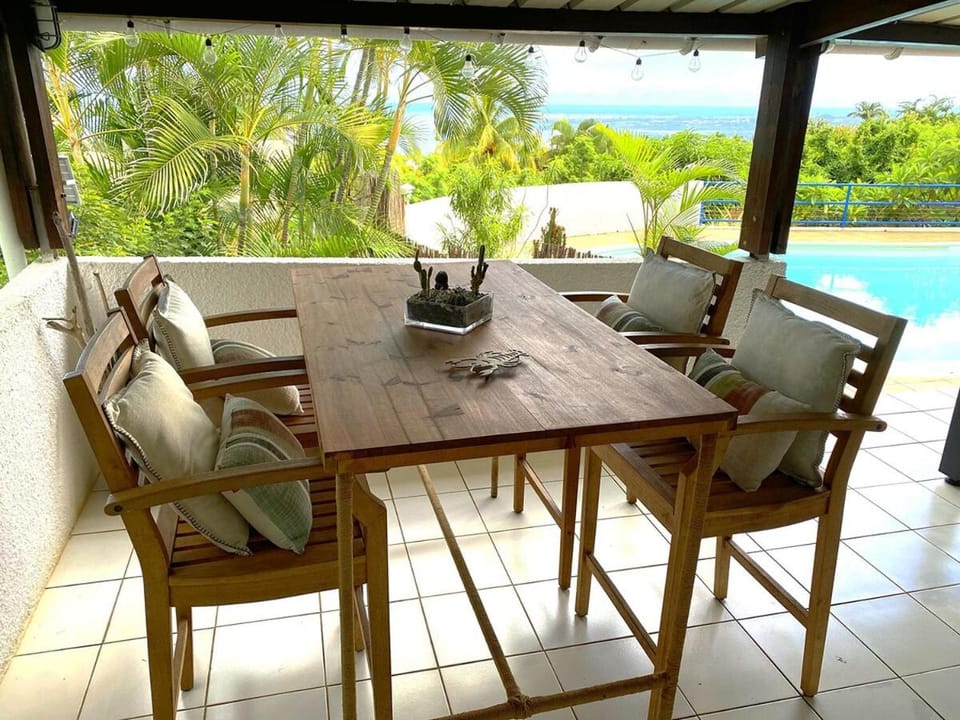Property building, Lounge or bar, Dining area, Swimming pool, Meals