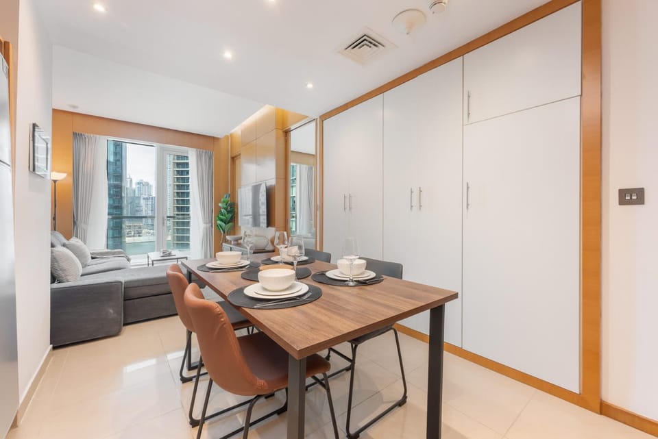Free housekeeping visits during your stay - StayShort - Cozy & Comfortable 1BR in Business Bay Apartment in Dubai