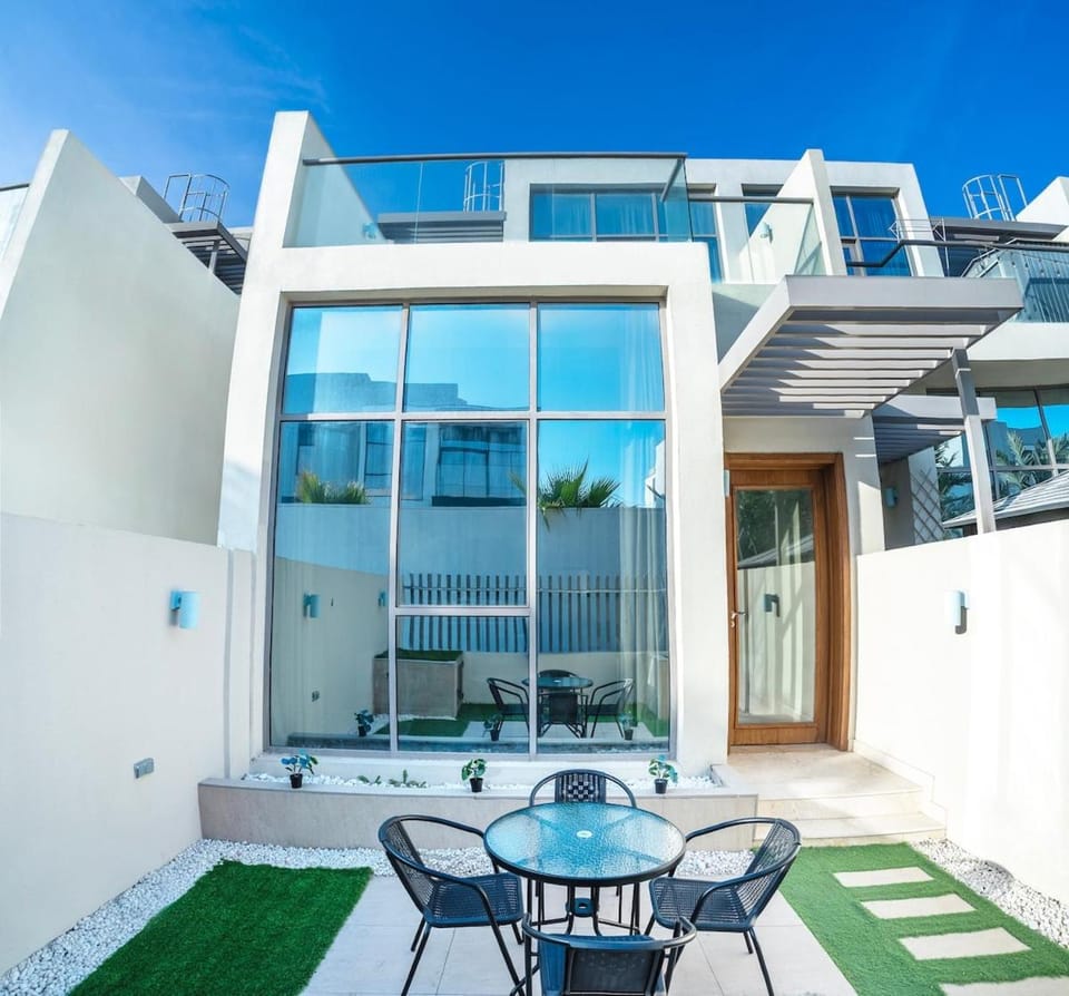 Executive 4BR Townhouse - Al Furjan House in Dubai