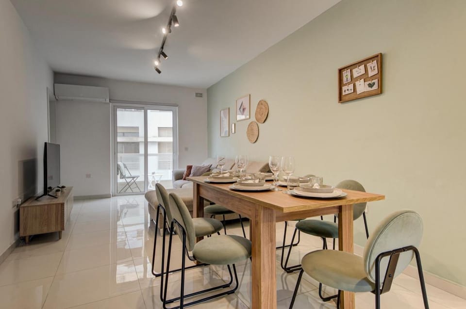 Designer 4 BR Family Apartment with Side Sea View Apartment in Saint Paul's Bay