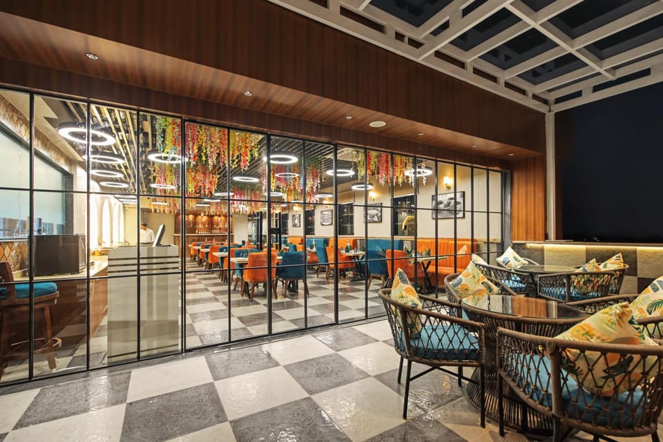 Restaurant/places to eat, Balcony/Terrace