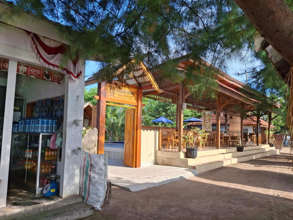 Restaurant/places to eat, Facade/entrance, Street view