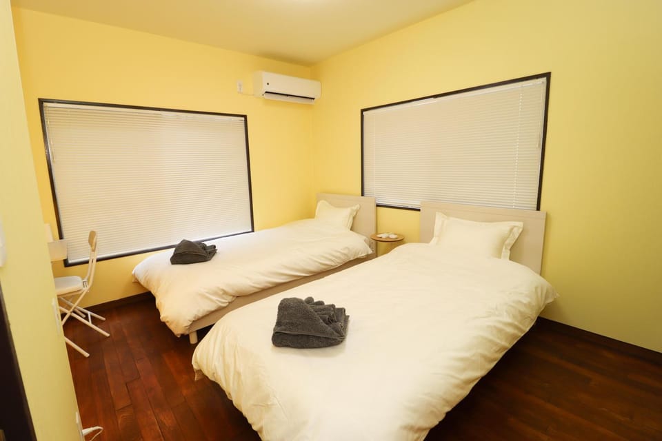 Bedroom, towels, air conditioner