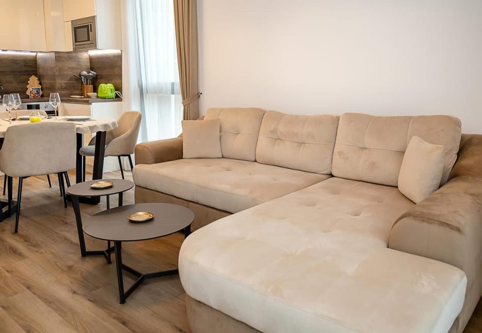 Kitchen or kitchenette, Living room, Seating area, Dining area