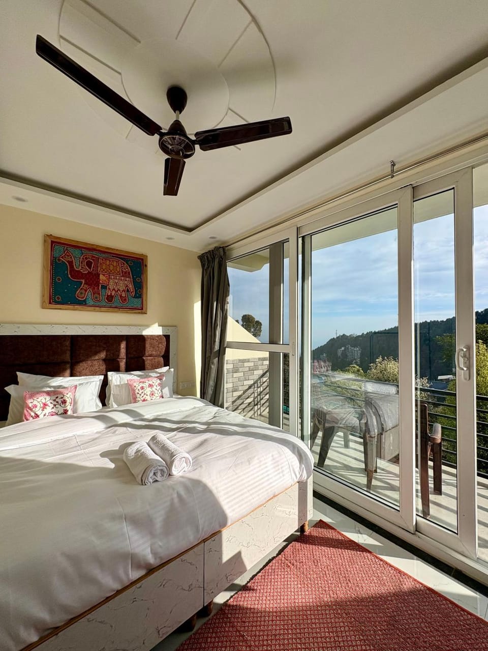 Natural landscape, View (from property/room), Balcony/Terrace, Photo of the whole room, Bedroom, Mountain view