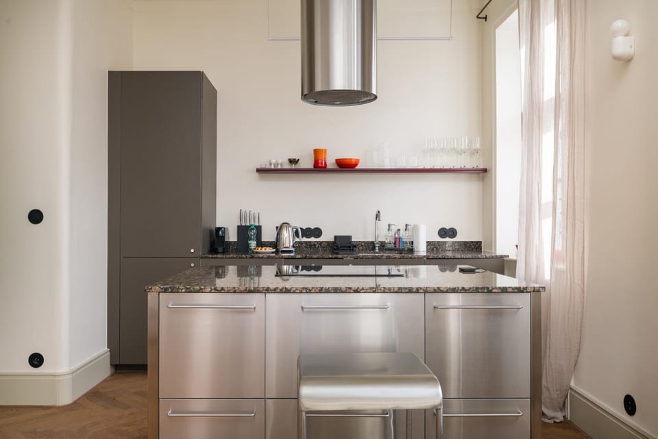 Kitchen or kitchenette, oven
