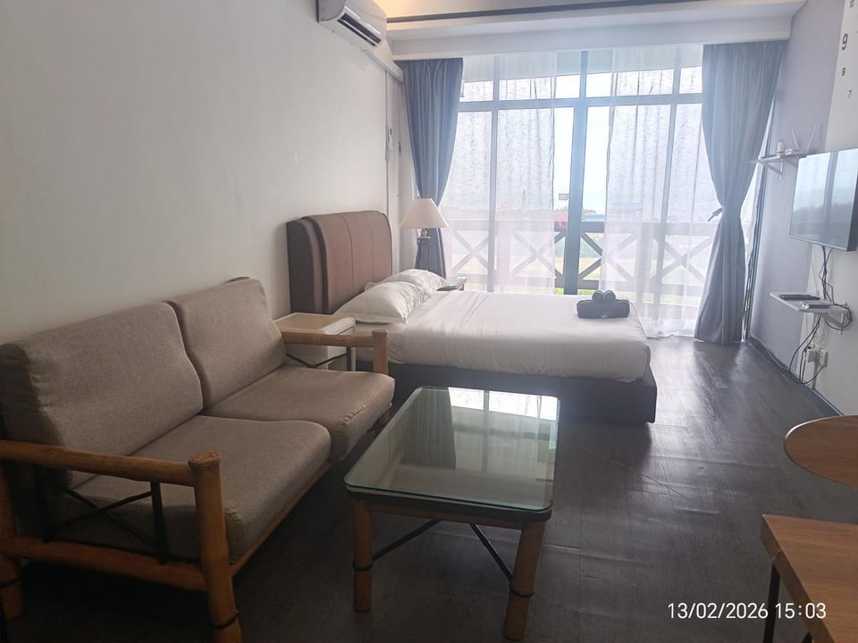 1 Bedroom with 1Queen 1 single, Hall Queen, Sea Pool View Apartment in Malacca