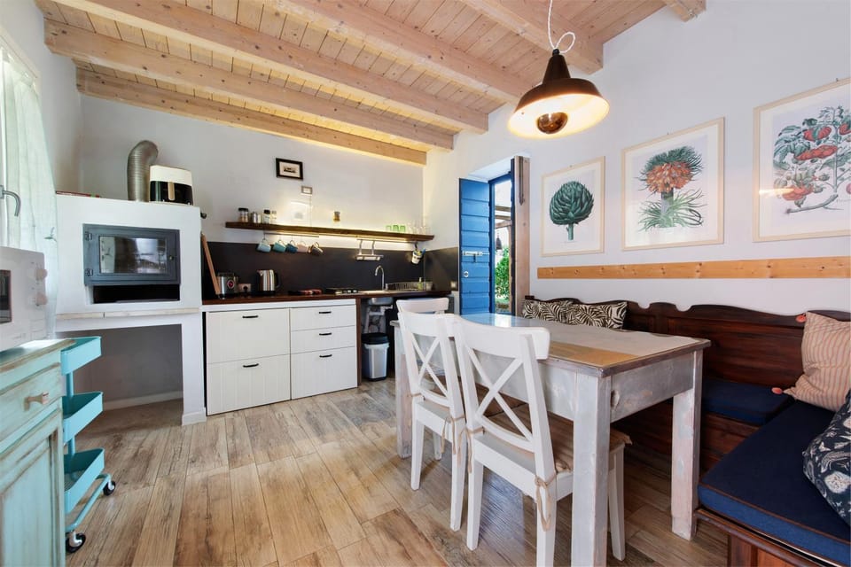 Property building, Kitchen or kitchenette, Living room