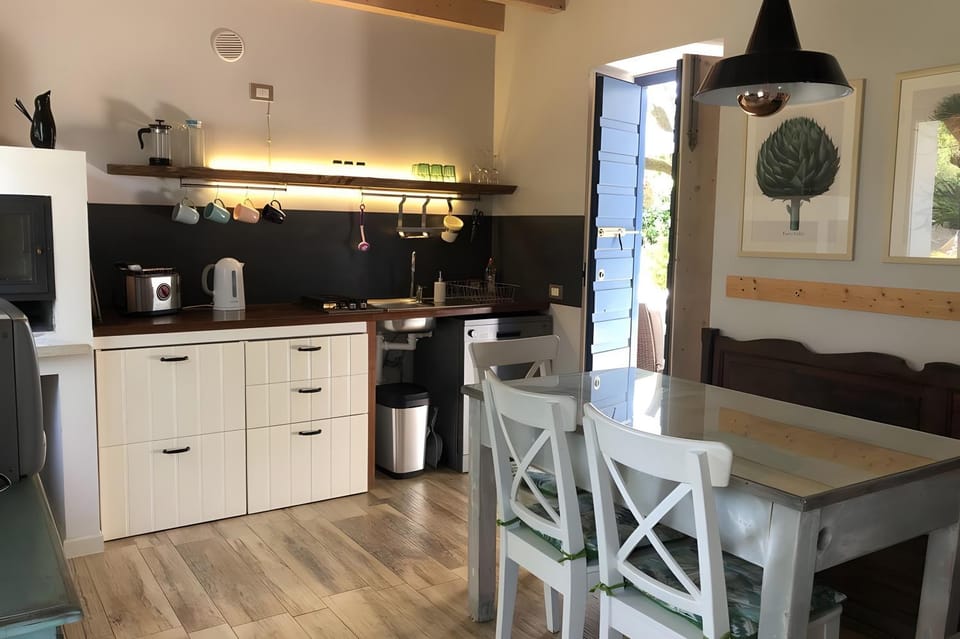 Property building, Kitchen or kitchenette, Living room