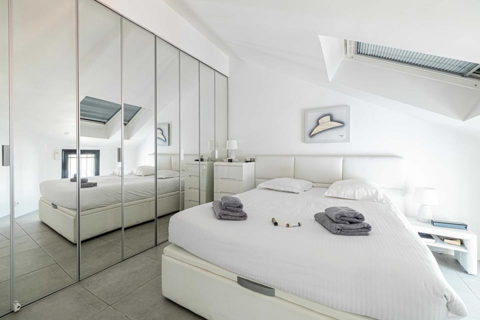 Bedroom, wardrobe