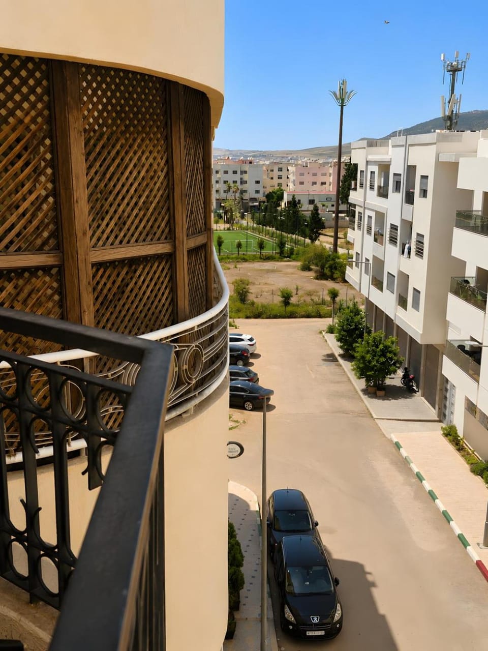Balcony/Terrace, Decorative detail, Quiet street view