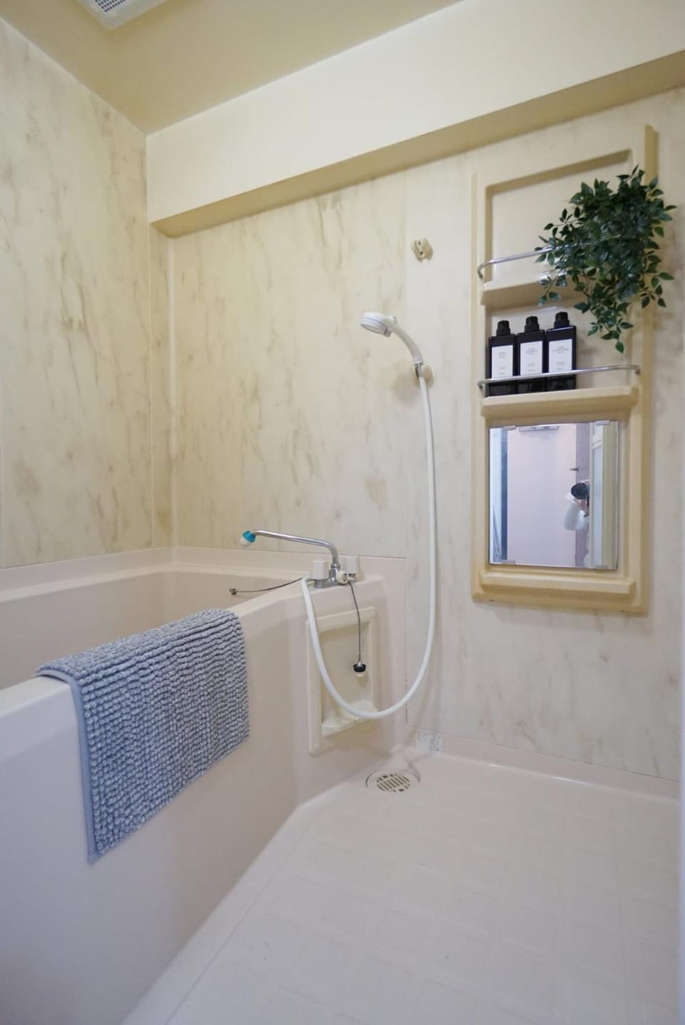 紙風船3min Walk to Station 5min to Namba Entire Private House for 8 Apartment in Osaka