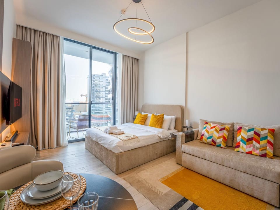 Dubai Miracle Garden Modern Luxury Studio Pool, Padel Court & Sauna Arjan Apartment in Dubai