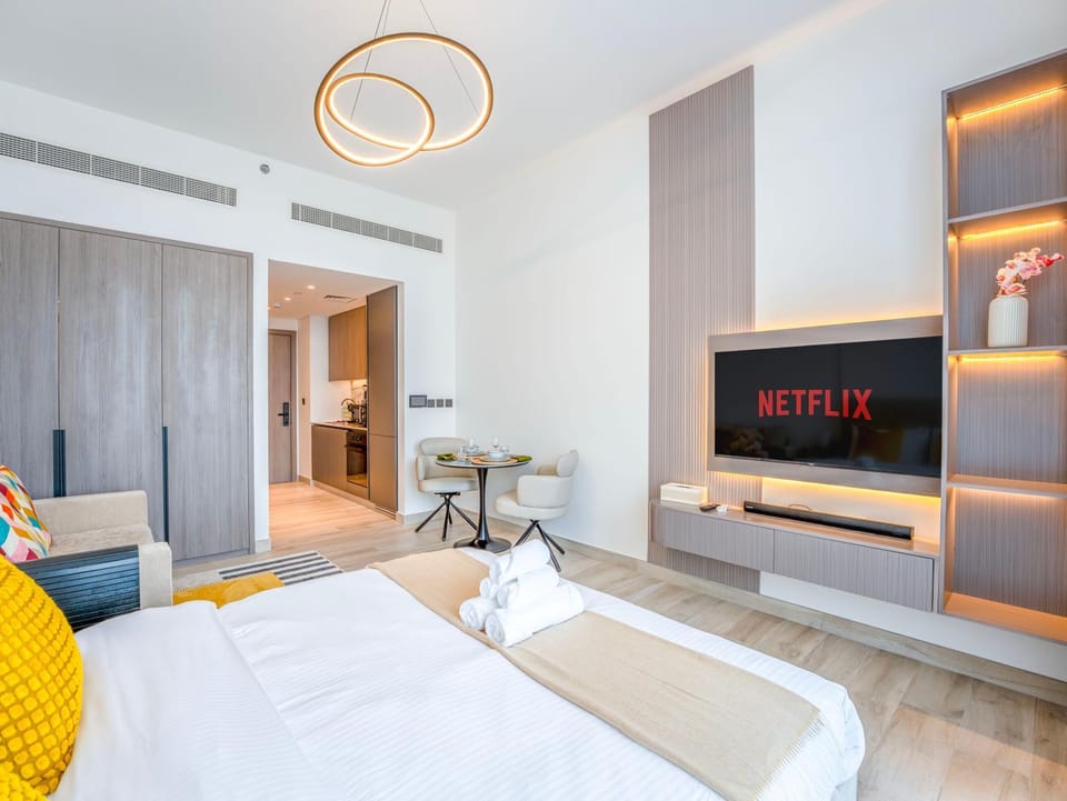 Dubai Miracle Garden Modern Luxury Studio Pool, Padel Court & Sauna Arjan Apartment in Dubai