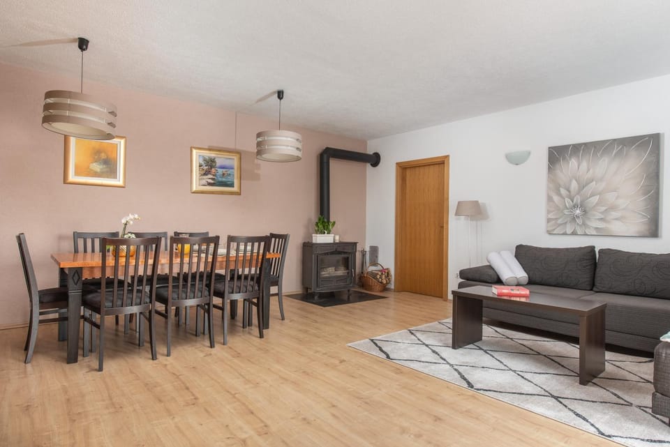 Living room, Dining area, Lunch