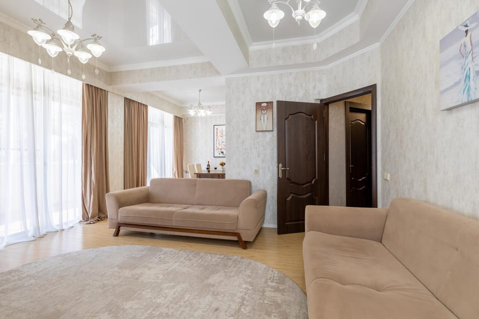 Bed, Living room, Photo of the whole room, Seating area, Bedroom, wardrobe