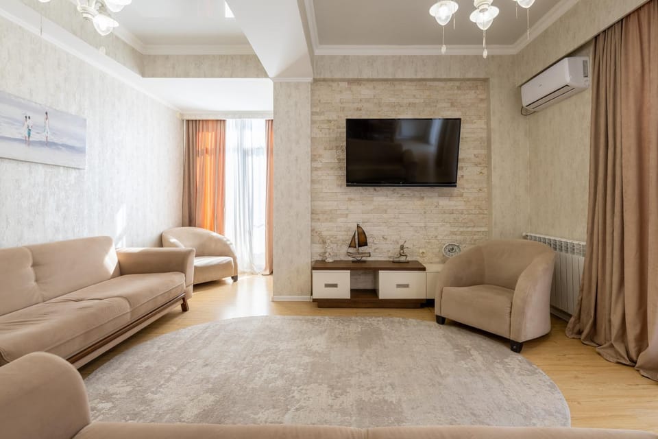 Communal lounge/ TV room, TV and multimedia, Living room, Seating area, Evening entertainment, air conditioner