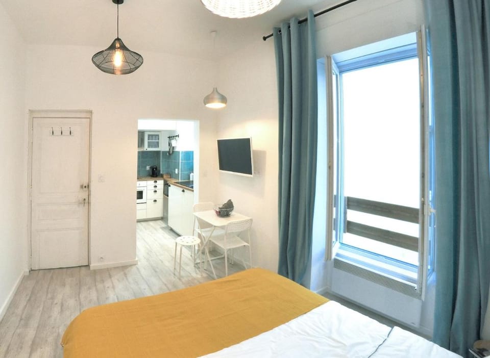 Property building, Bed, TV and multimedia
