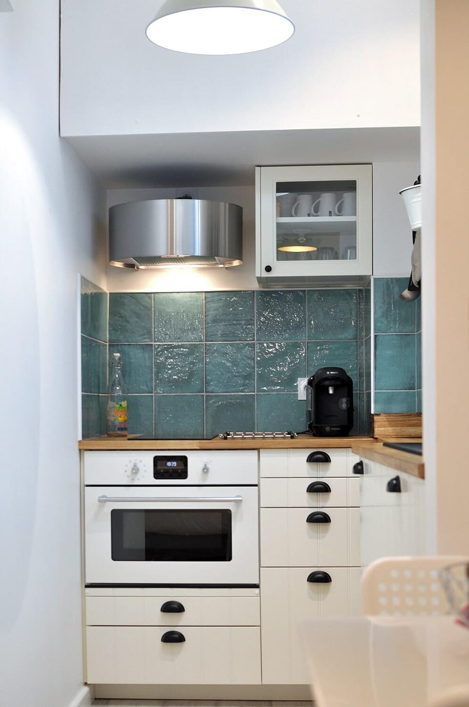 Coffee/tea facilities, oven, kitchen