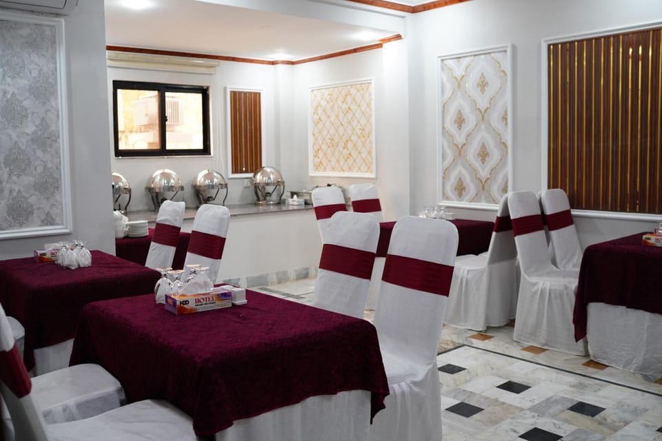 Restaurant/places to eat, Food and drinks, Breakfast