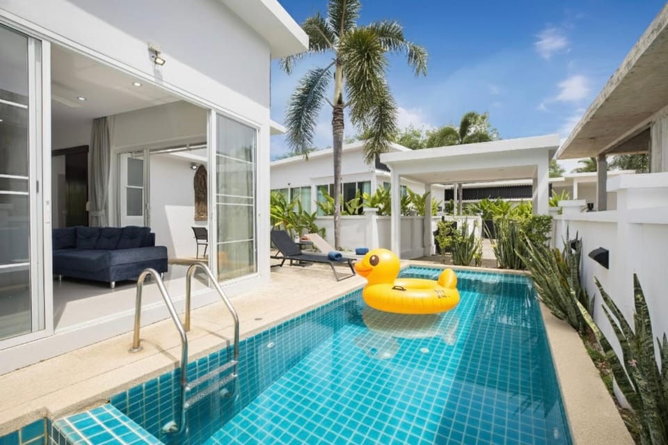 Property building, Patio, Living room, Pool view, Swimming pool, sunbed