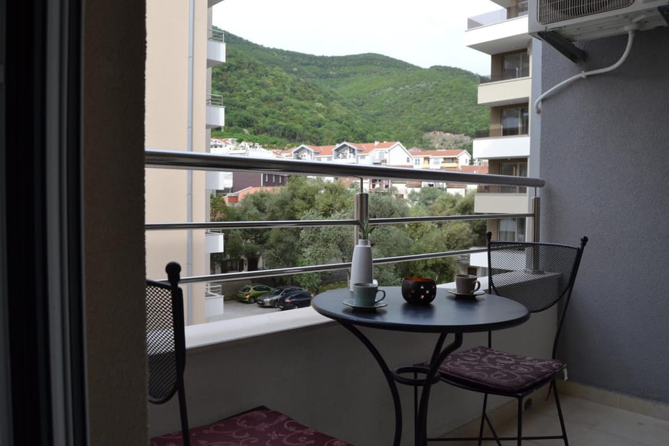 View (from property/room), City view, Mountain view