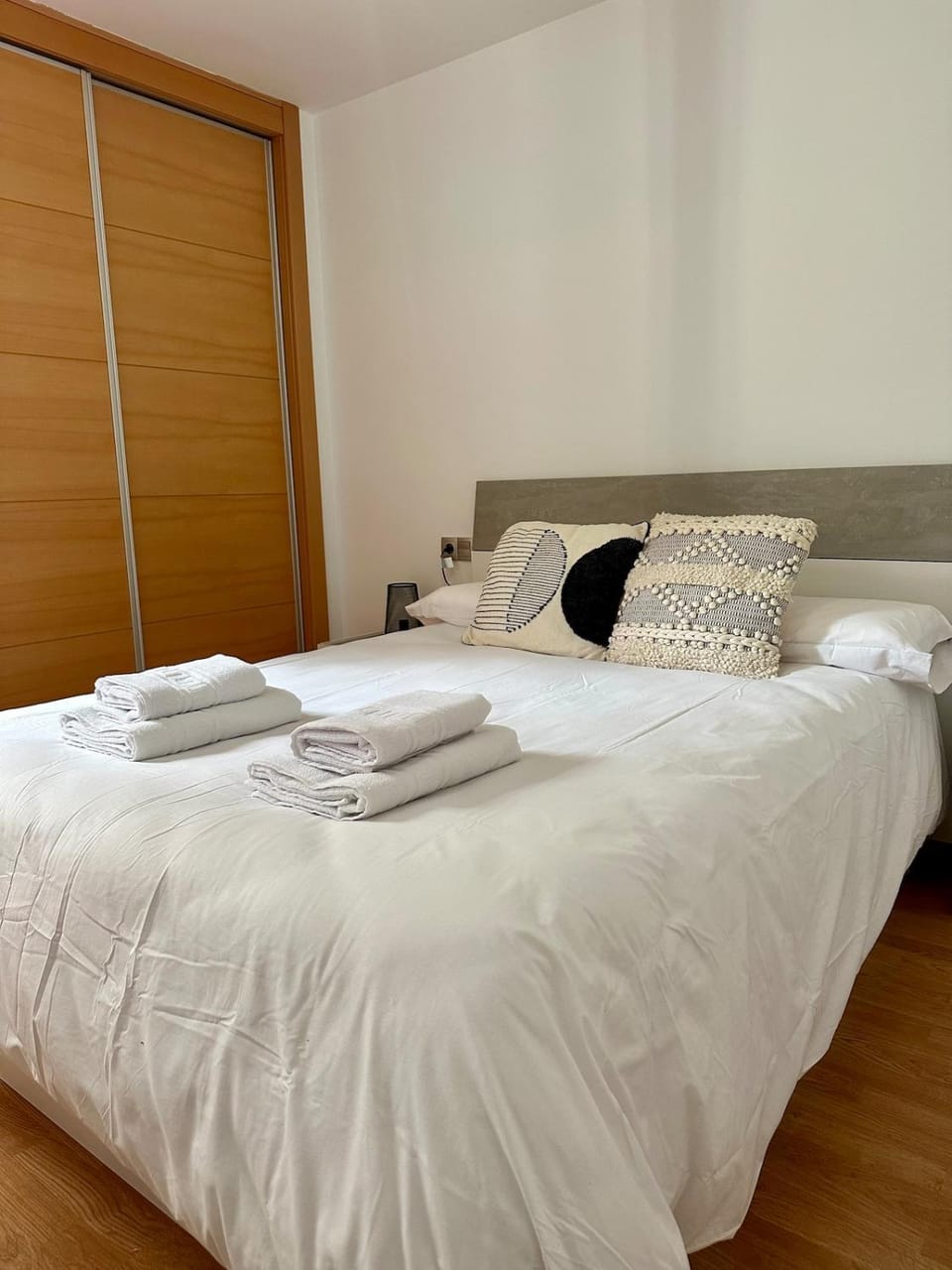 Bed, Photo of the whole room, Bedroom, towels