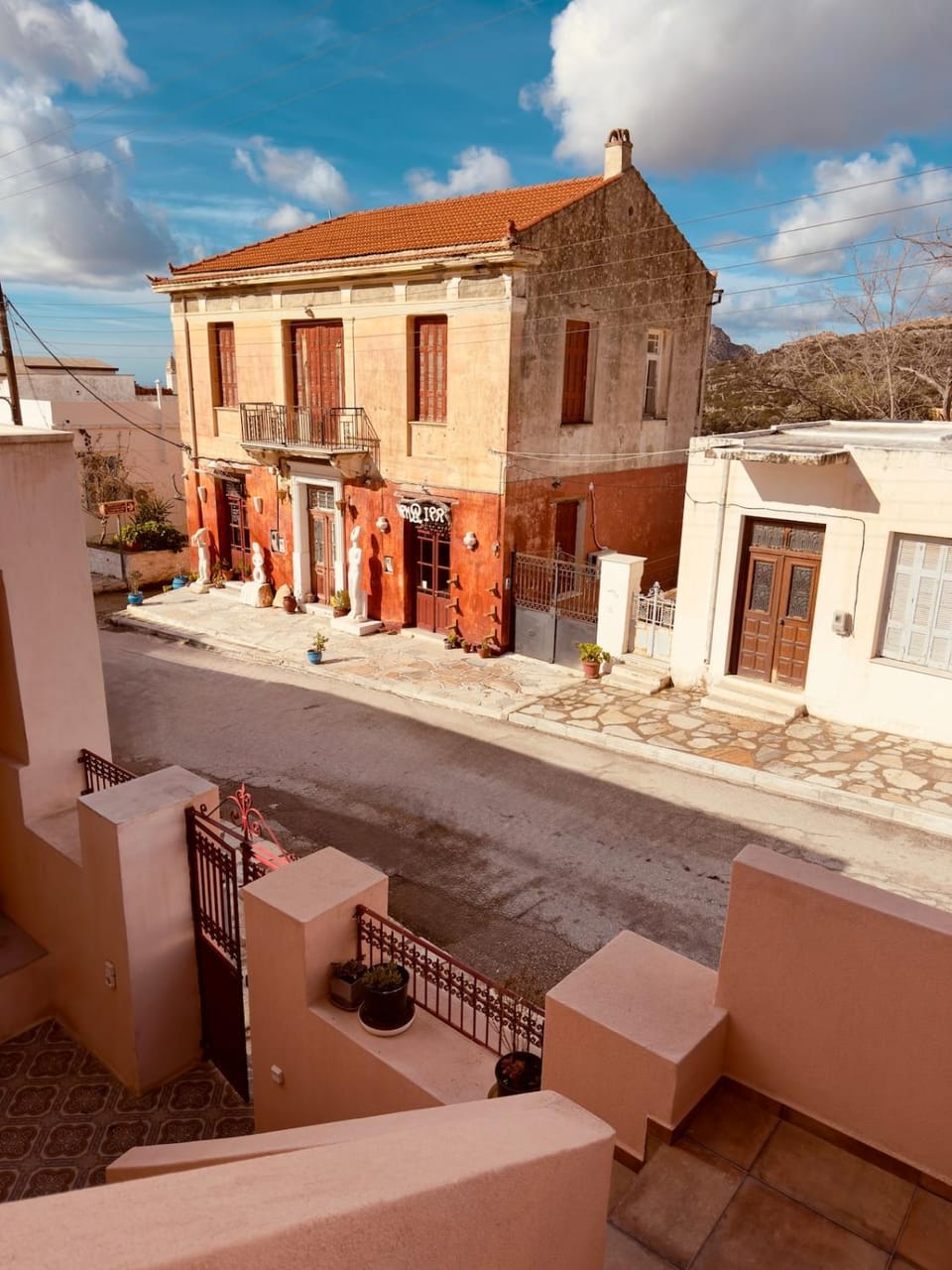 Halki Residence - Tower View, Top Floor Apartment in Naxos, Naxos and Lesser Cyclades, Greece