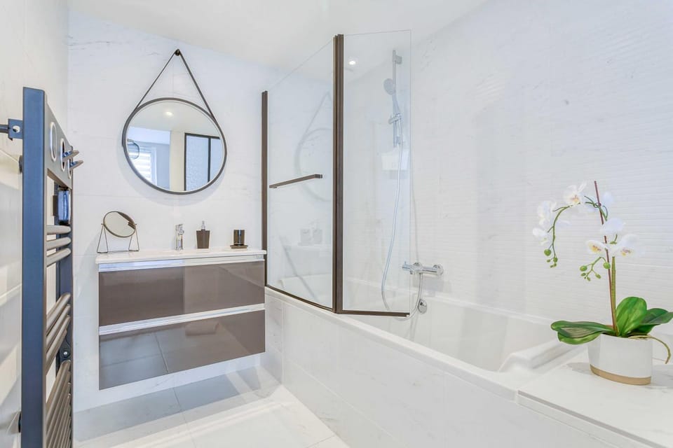 Bathroom, Bath