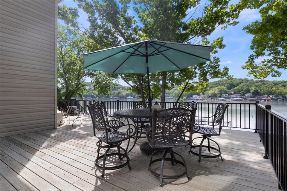 Lakeside Serenity Dock Days & Firepit Nights House in Lake of the Ozarks