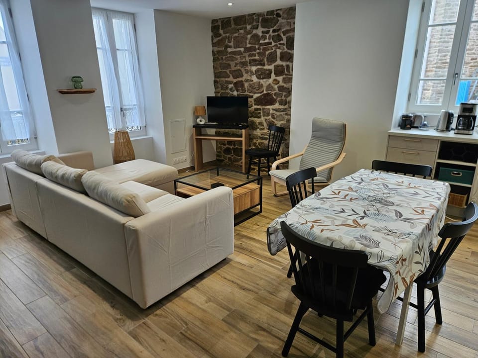 Vacances à 50m de la mer, dans un petit village ! House in Séné