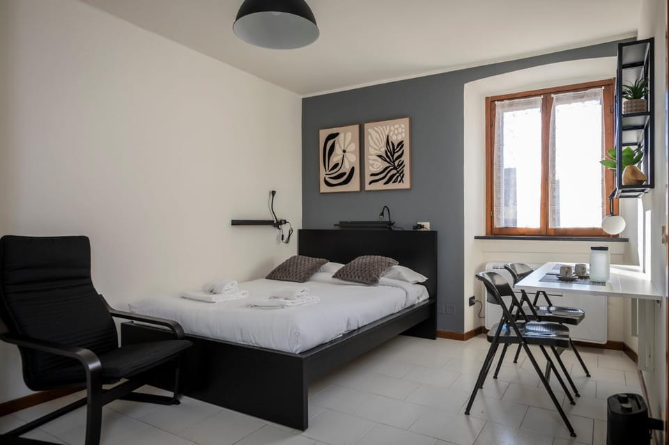 Photo of the whole room, Seating area, Bedroom