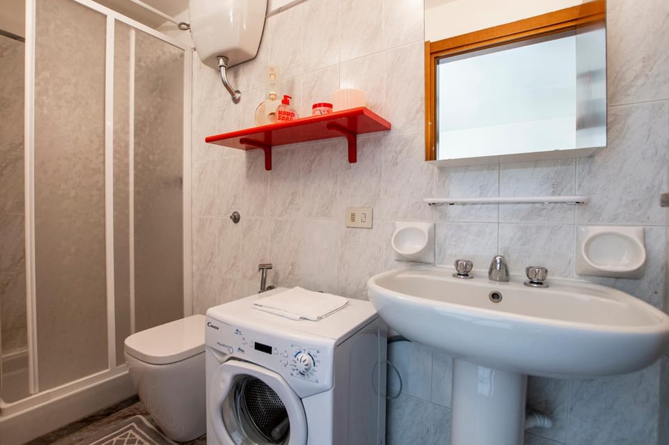 Shower, Bathroom, washing machine