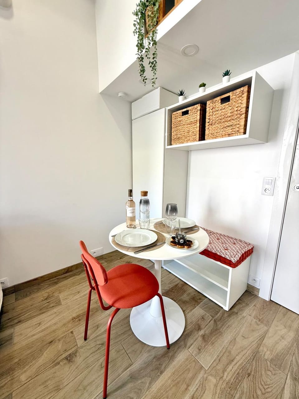 Dining area, Food