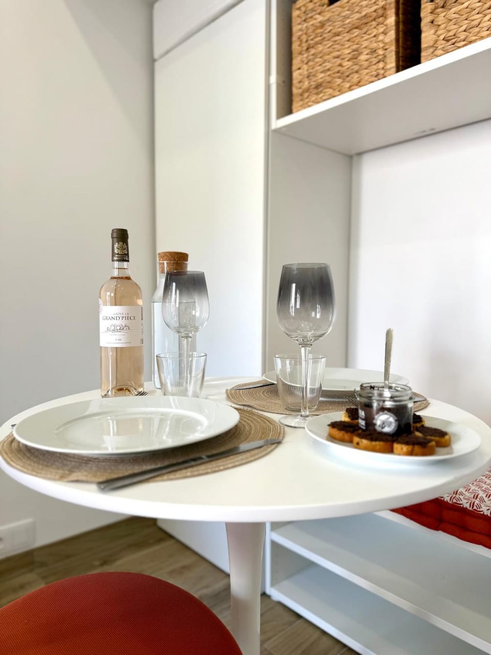 Dining area, Food