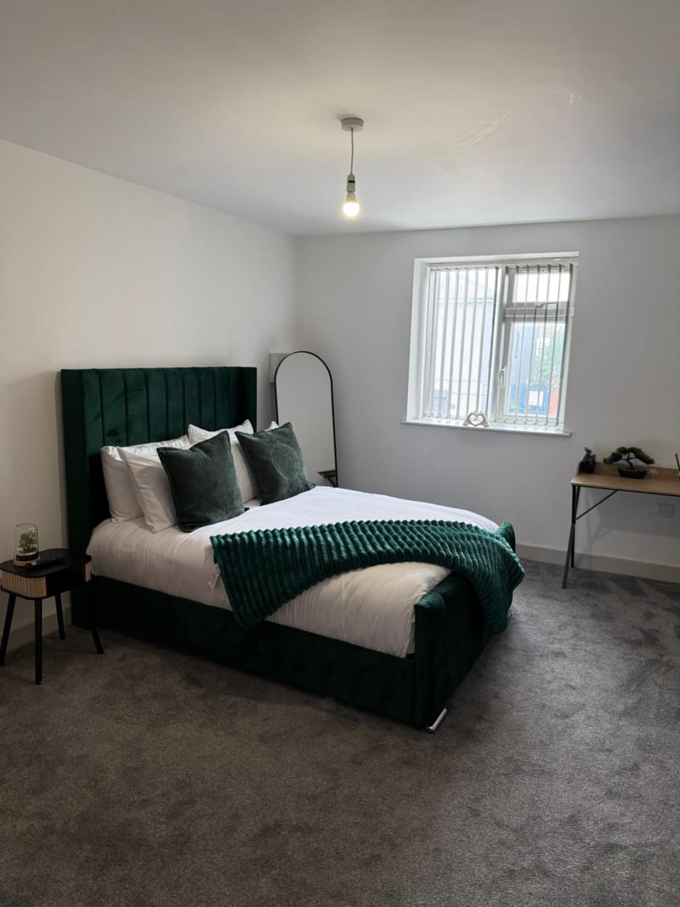 The Emerald Suite 1BR Apartment Near Etihad & Coop Live Apartment in Manchester